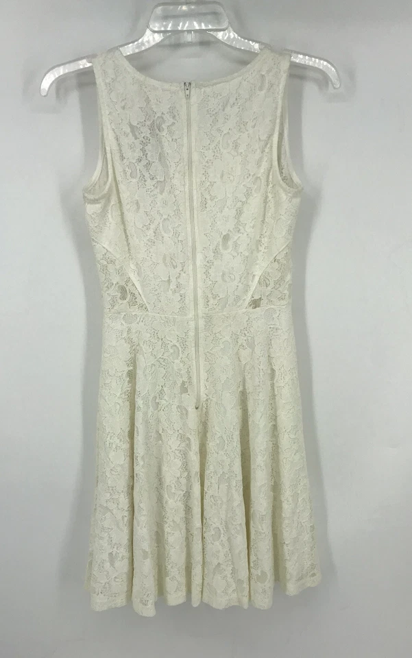 Vestido Soprano Crema Marfil Encaje Superpuesto Floral Juniors Talla Pequeña Cremallera Trasera Usado en Excelente Condición Foto 2 de 4