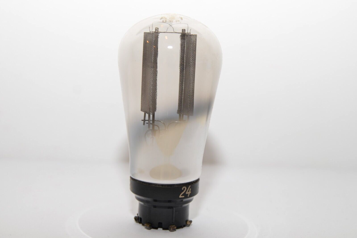 Genuine Telefunken AZ1 / 140NG Rectifier Tube with Pot Base Genuine Telefunken AZ1 / 140NG Rectifier Tube with Pot Base
