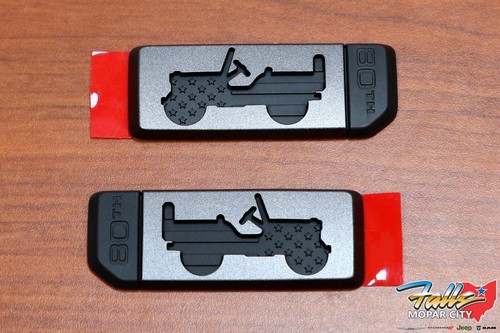 2021 Jeep Front Left & Right Door 80th Anniversary Emblems (2) New Mopar OEM - Afbeelding 1 van 5