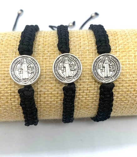 Tres pulseras de cable negro medalla de San Benito religión ajustable coleccionable - Imagen 2 de 9