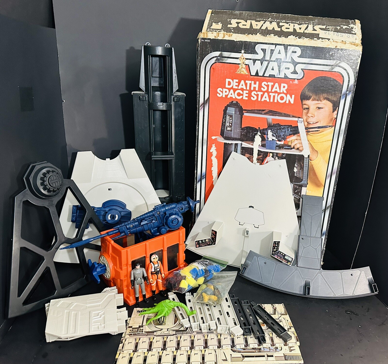 Star Wars Vintage Death Star Playset 1978 Kenner W/Box & Action Figures