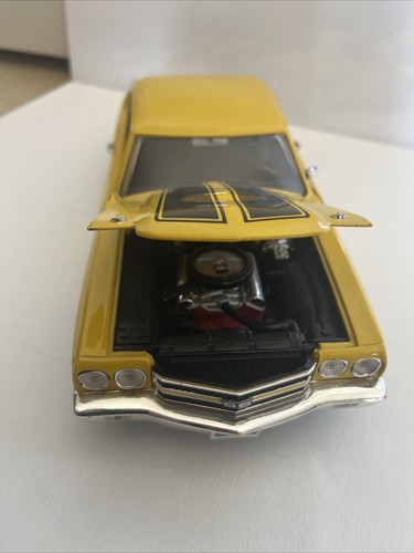 AMERICAN MUSCLE (ERTL) 1.18 CHEVELLE SS454 LS6 (1970) YELLOW Rare - Picture 9 of 13