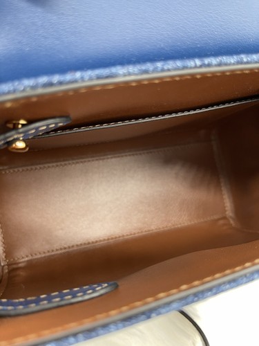 AUTÉNTICO NUEVO CON ETIQUETAS $2120 Versace La Medusa Cabeza Superior Asa Azul Denim Bolso de Hombro - Imagen 8 de 20
