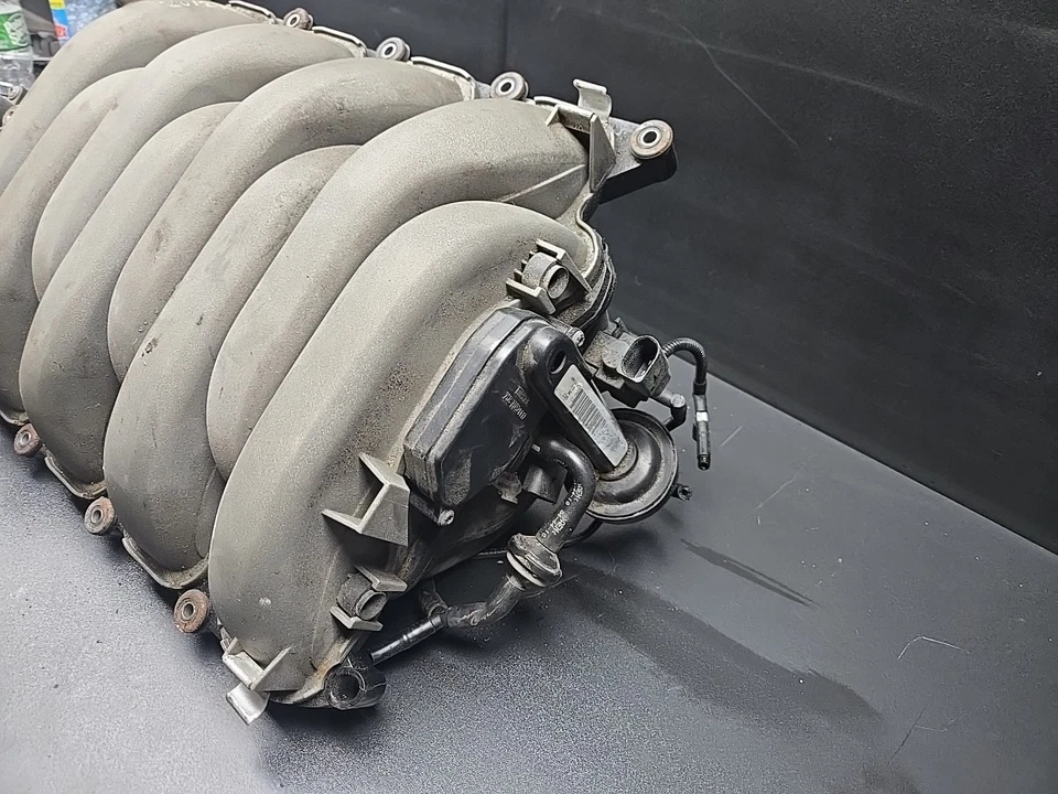 AUDI A8 S8 2011 2012 2013 4,2 L MONTAJE COLECTOR DE ADMISIÓN Y CUERPO DEL ACELERADOR OEM Foto 3 de 4