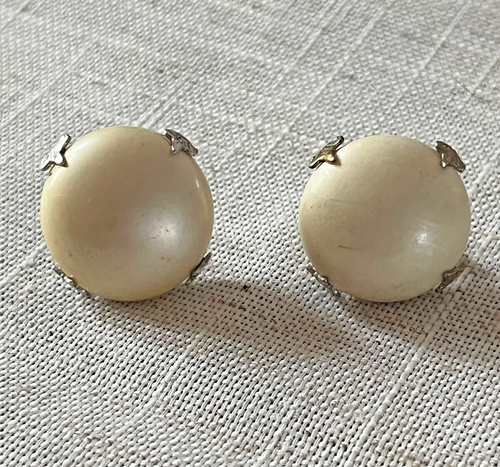 VOGUE WHITE pearl BUTTON EARRINGS CLIP ON VINTAGE… - Picture 2 of 9