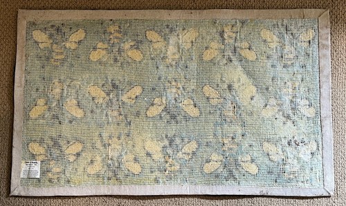 PLOW & HEARTH Hand-Hooked Polypropylene Accent Rug - Cheerful Honey Bee Pattern - Picture 10 of 13