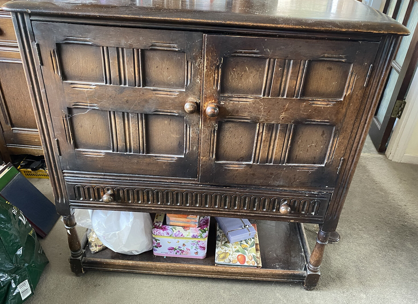 VINTAGE ERCOL SOLID OAK WELSH DRESSER CUPBOARD CHEST DRAWERS CARVED