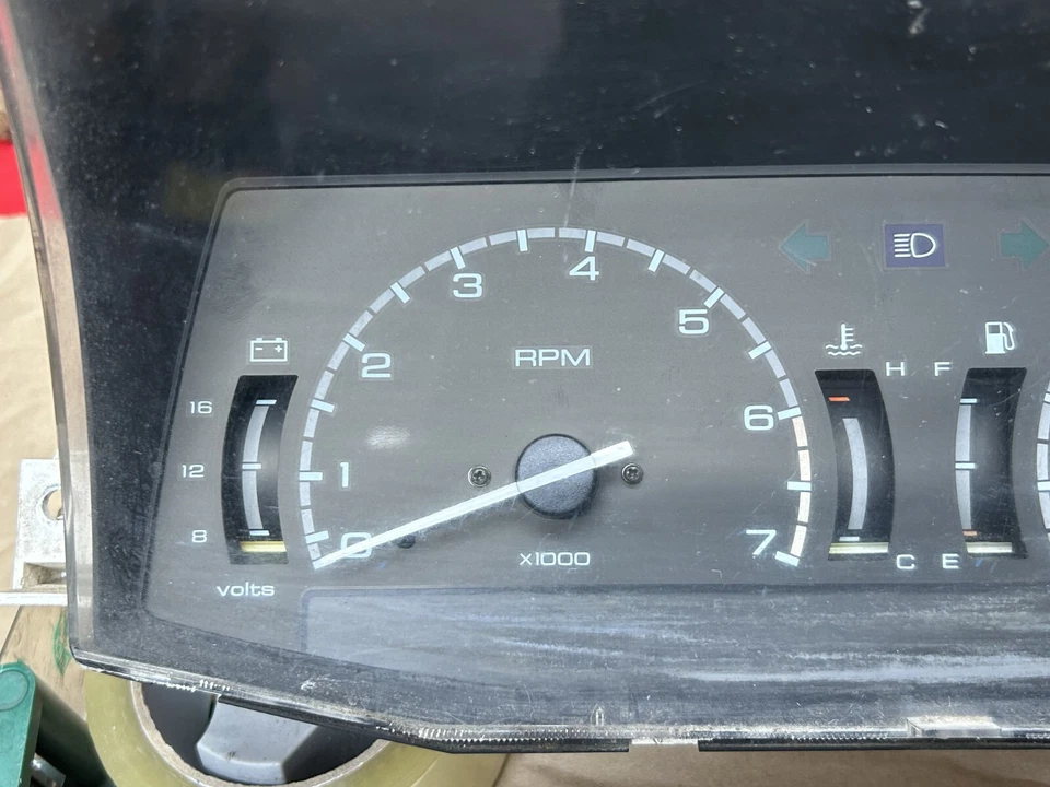 Isuzu 1989 camioneta pickup cachorro - M/T gasolina cuadro de instrumentos calibre velocímetro tacómetro Foto 4 de 4