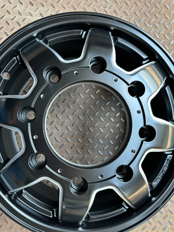 17x6.5 Fuel D538 Maverick DUALLY Front Black & Milled Wheel 8x200 (116mm) - Изображение 3 из 4