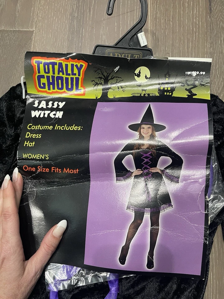 Totally Ghoul Sassy Witch Adult Costume. NWT One Size - Imagem 2 de 3