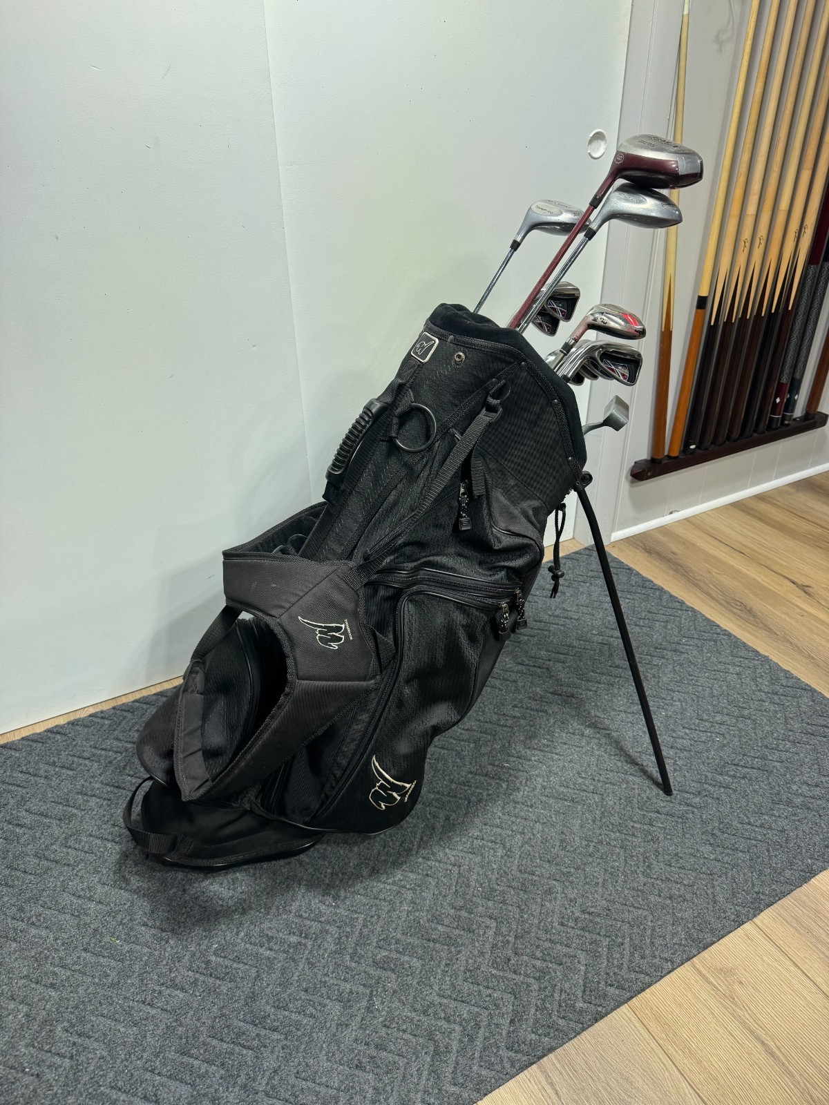 Set W/ Snake Eyes Driver & Black Stand Bag - 12 Clubs - R Fl