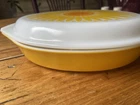 Vintage Pyrex daisy sunflower yellow 1 1/2 QT casserole dish divided with lid