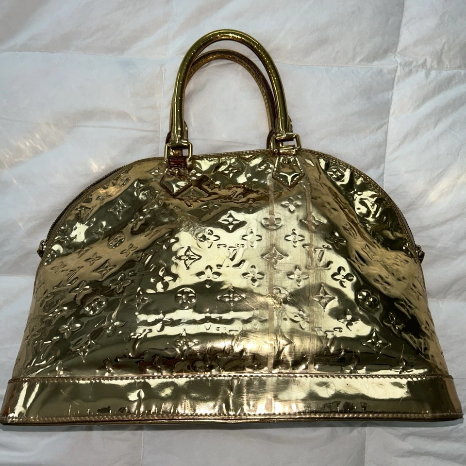 Bolso de Mano Louis Vuitton Monograma Miroir Alma GM Dorado Foto 3 de 4