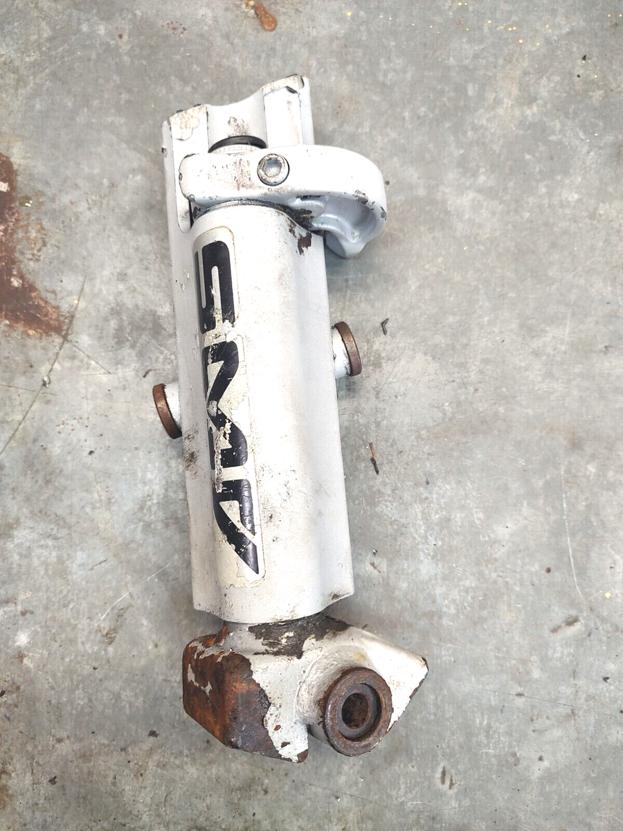 2003 ARCTIC CAT F7 FIRECAT 700 LEFT FRONT STEERING ARM SPINDLE