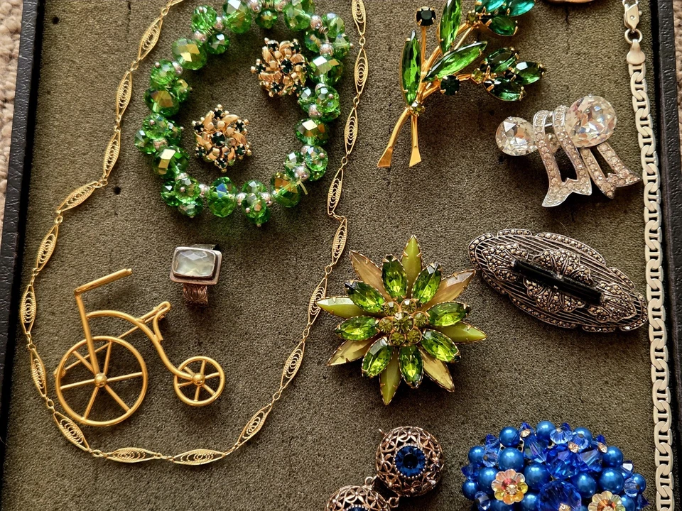 Lote de joyas vintage de diamantes de imitación de alta gama Austria, Juliana, Trifari, KJL, 14K, 925 Foto 3 de 4