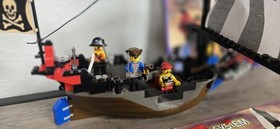 LEGO Pirates 6268 Renegade Runner Complete with Instructions and box top