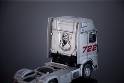 Mercedes-Benz Actros 4x2 - Silver Edition 722 IMC 1:50 Scale Model