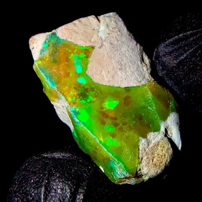 Fire Opal Edelstein Äthiopischer Schwarzer Opal Roh, 11 Ct 22x13 mm