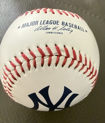 Rawlings MLB New York Yankees Team Logo Baseball, White, 1