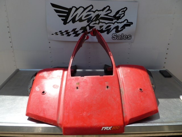 B40 HONDA 1984 TRX200 TRX 200 FRONT FENDER RED PLASTIC W/ MUD