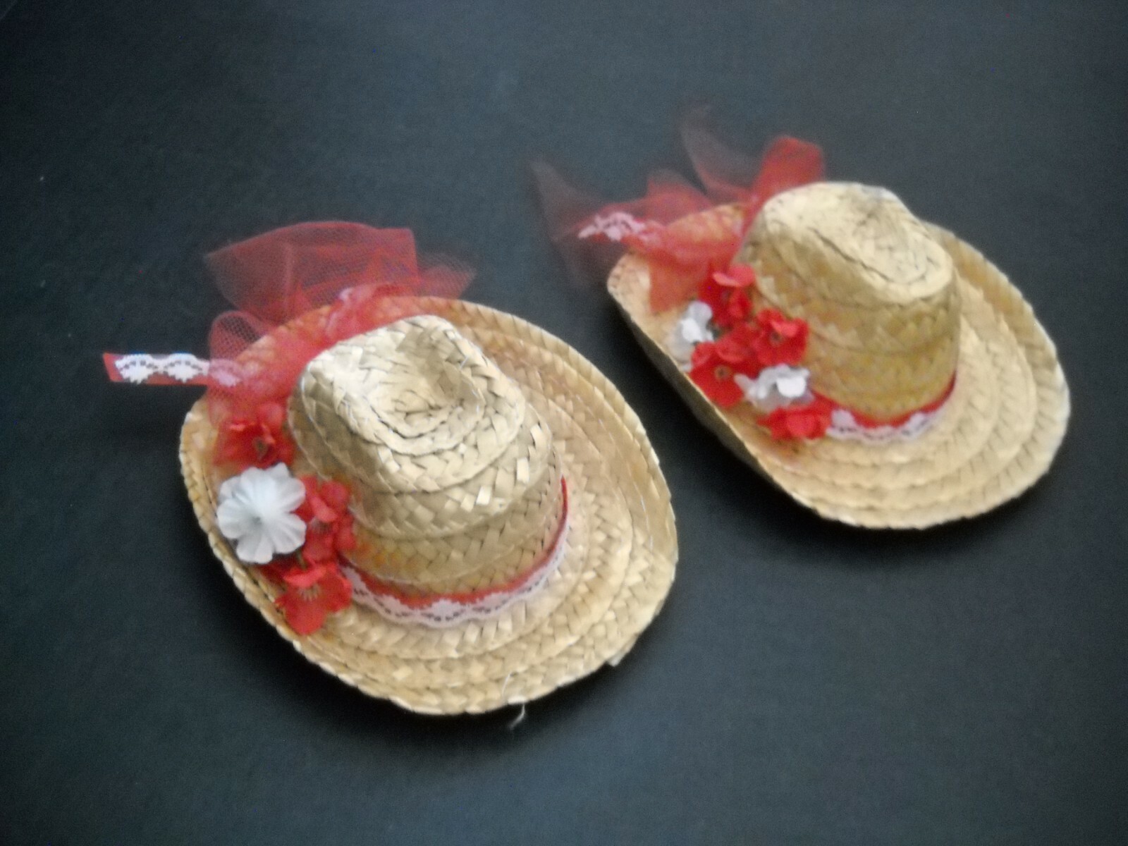 2 COLLECTILBLE DOLLS STRAW HATS W/RED /WHITE FLOWERS eBay