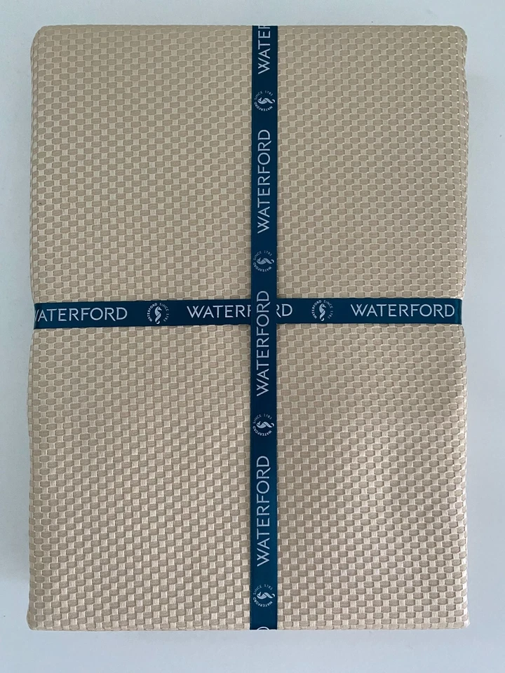 Waterford Oblong Tablecloth 84" 6-8 People Christmas New Year Gold Textured - Image 3 of 3