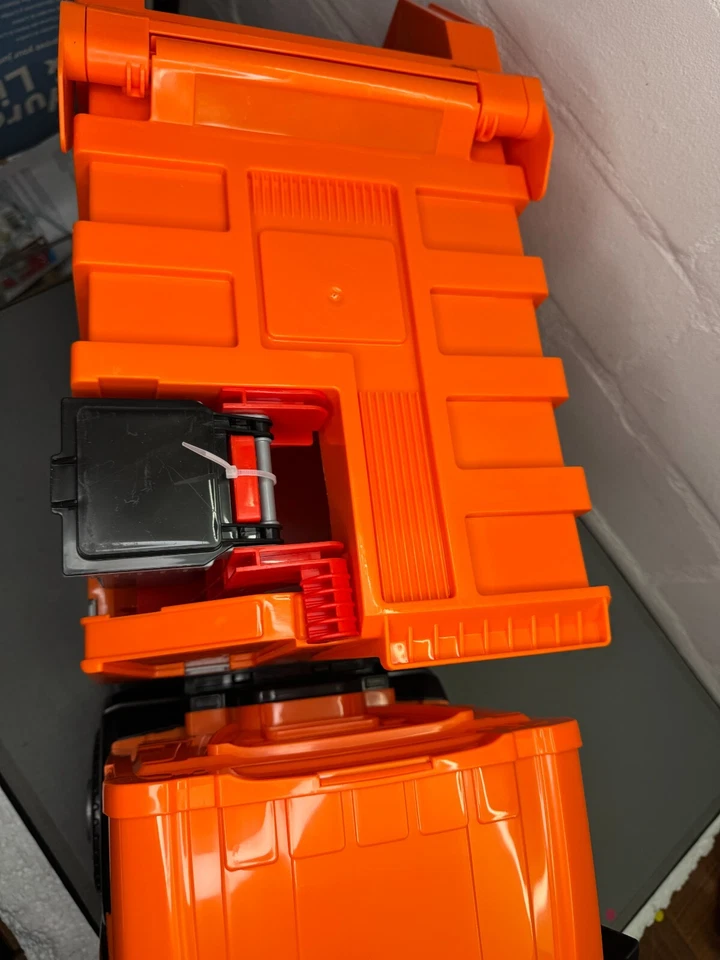 Neuwertig: Lena - GIGA Trucks Müllwagen Arocs - Bild 3 von 4