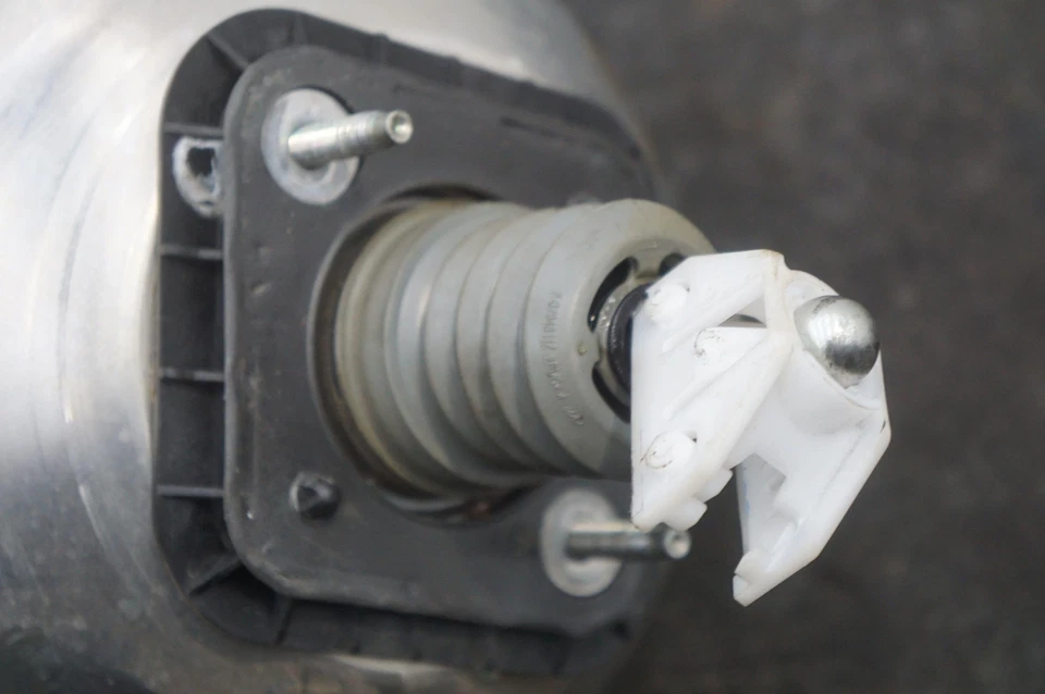 Cilindro elevador de freno eléctrico OEM 3433689796 6892203 Bmw M340i Xdrive G20 20-23 Foto 4 de 4