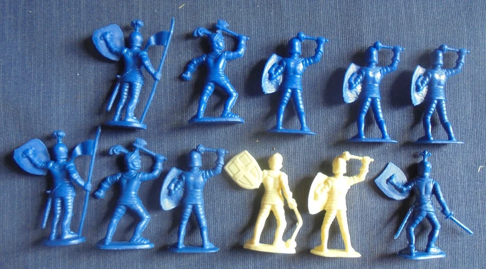 Collection of 11 Charbens knights- plastic 1/32 scale - image 3 of 4