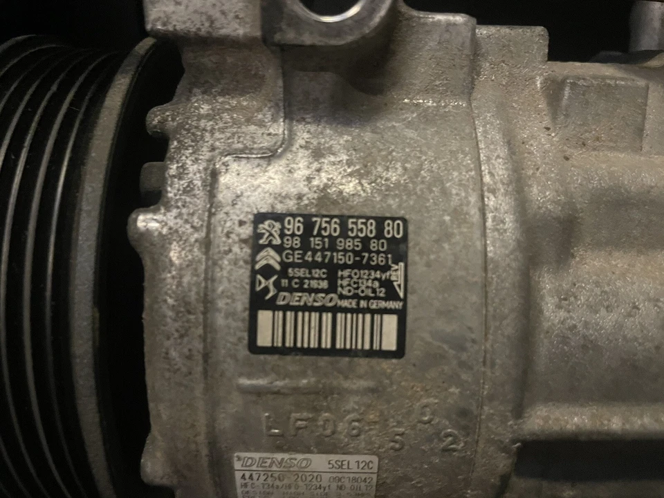 compresseur de climatisation Denso 5SEL12C 447250-2020 - Photo 2/3