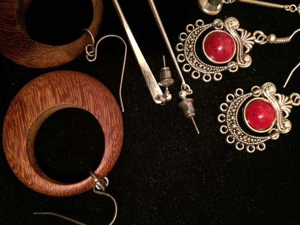 DIEZ 10 pares PENDIENTES madera lucita cristal kenneth cole turquesa bronce perla Foto 4 de 4