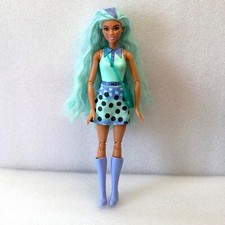 Mattel - Barbie Pop Reveal Boba Series Green Tea Doll wearing boots has purse