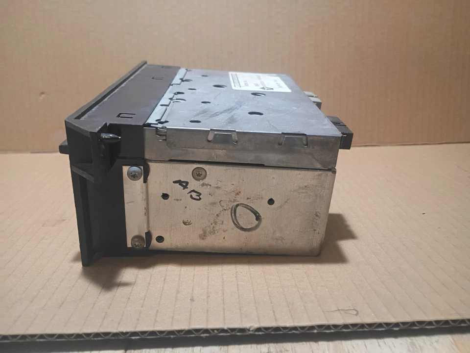 Unidad principal estéreo de radio Dolby Infinity 81-95 Dodge Chrysler Plymouth OEM 4469320 Foto 2 de 4