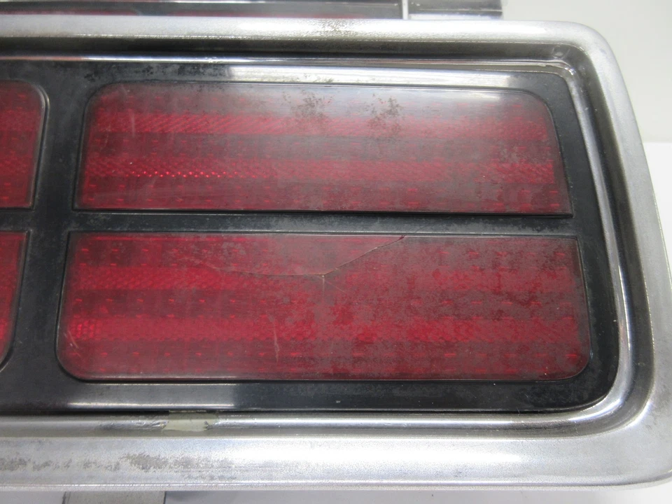 Задние фонари 1986-1990 Chevrolet Caprice с ободками - Изображение 2 из 4