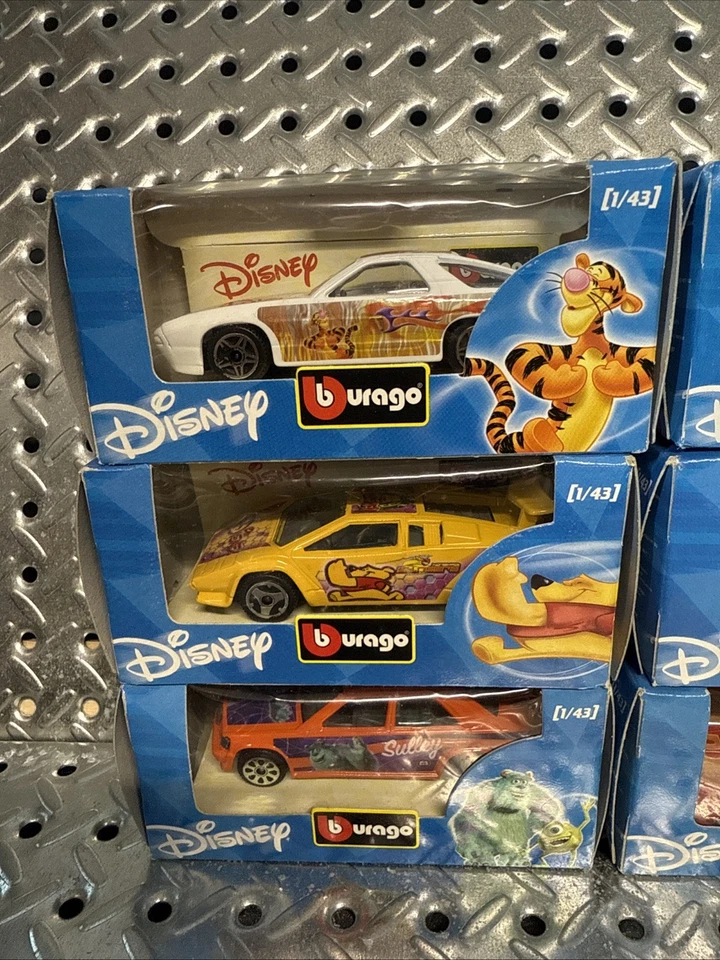 Juego de 12 coches escala 1/43 Mickey Mouse Racing #28 Burago Disney Foto 2 de 4