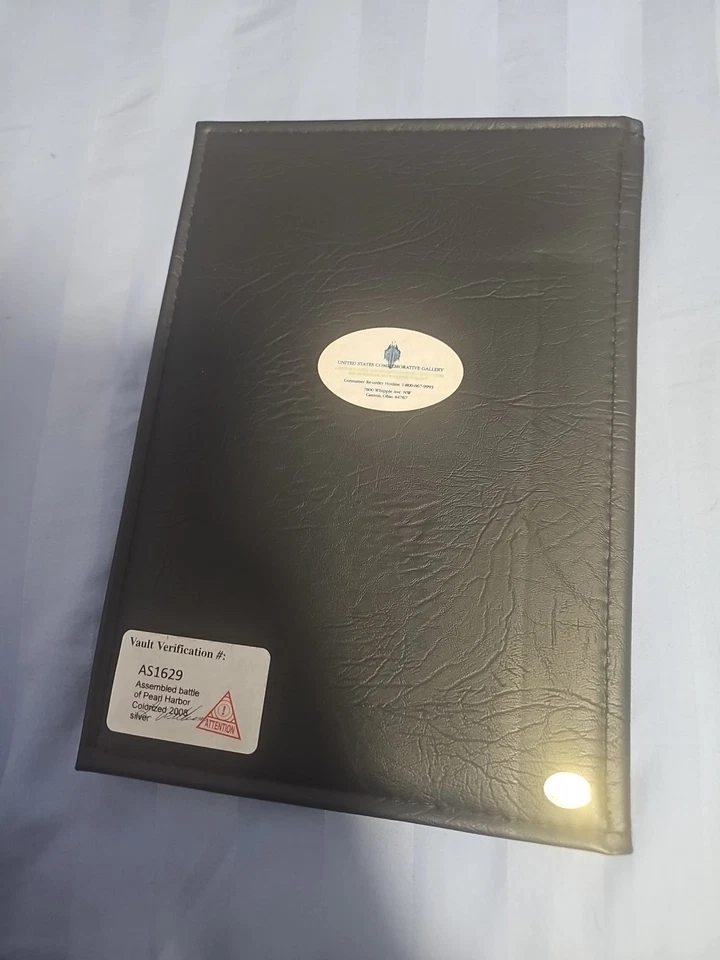 US Commemorative Gallery Pearl Harbor Colorized 2008 Silver Dollar Album - Image 3 of 4