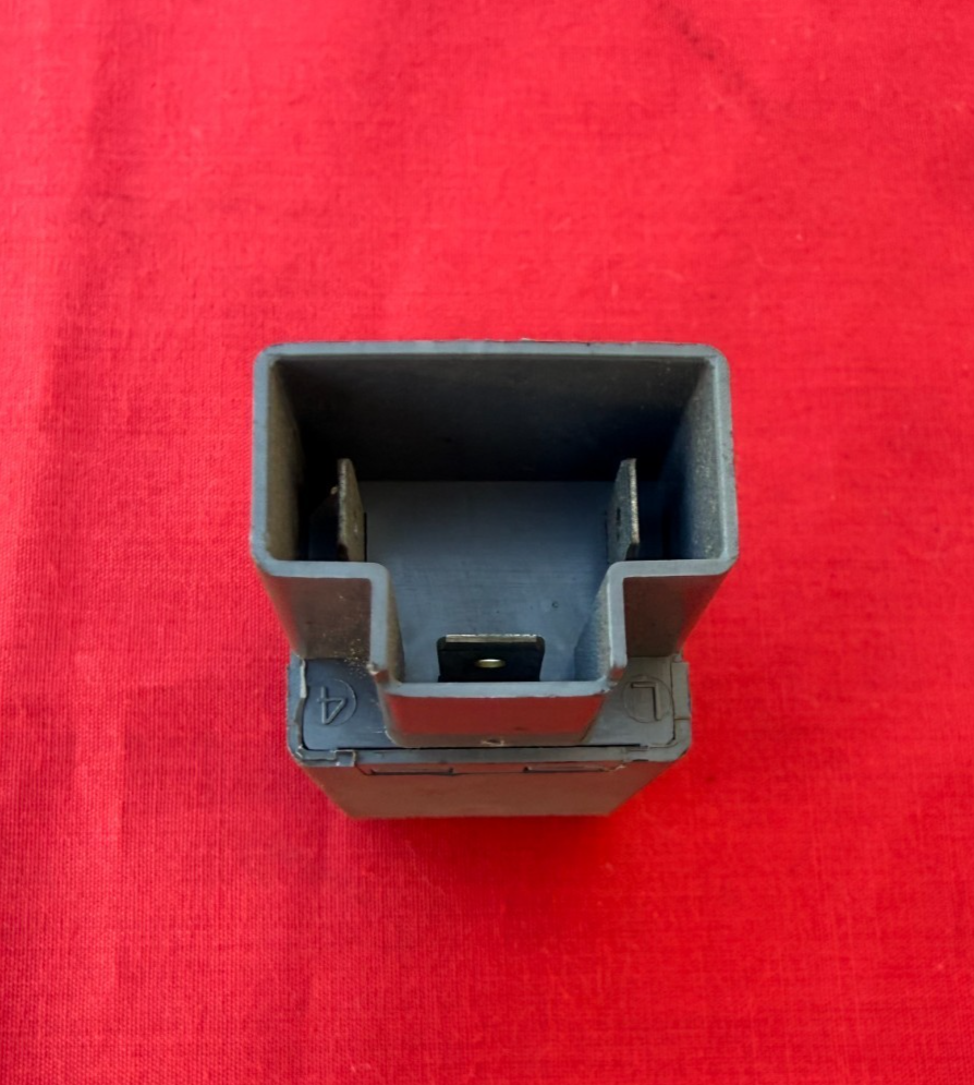 OEM 1998-2002 TOYOTA Corolla Hazard Turn Signal Flasher Relay