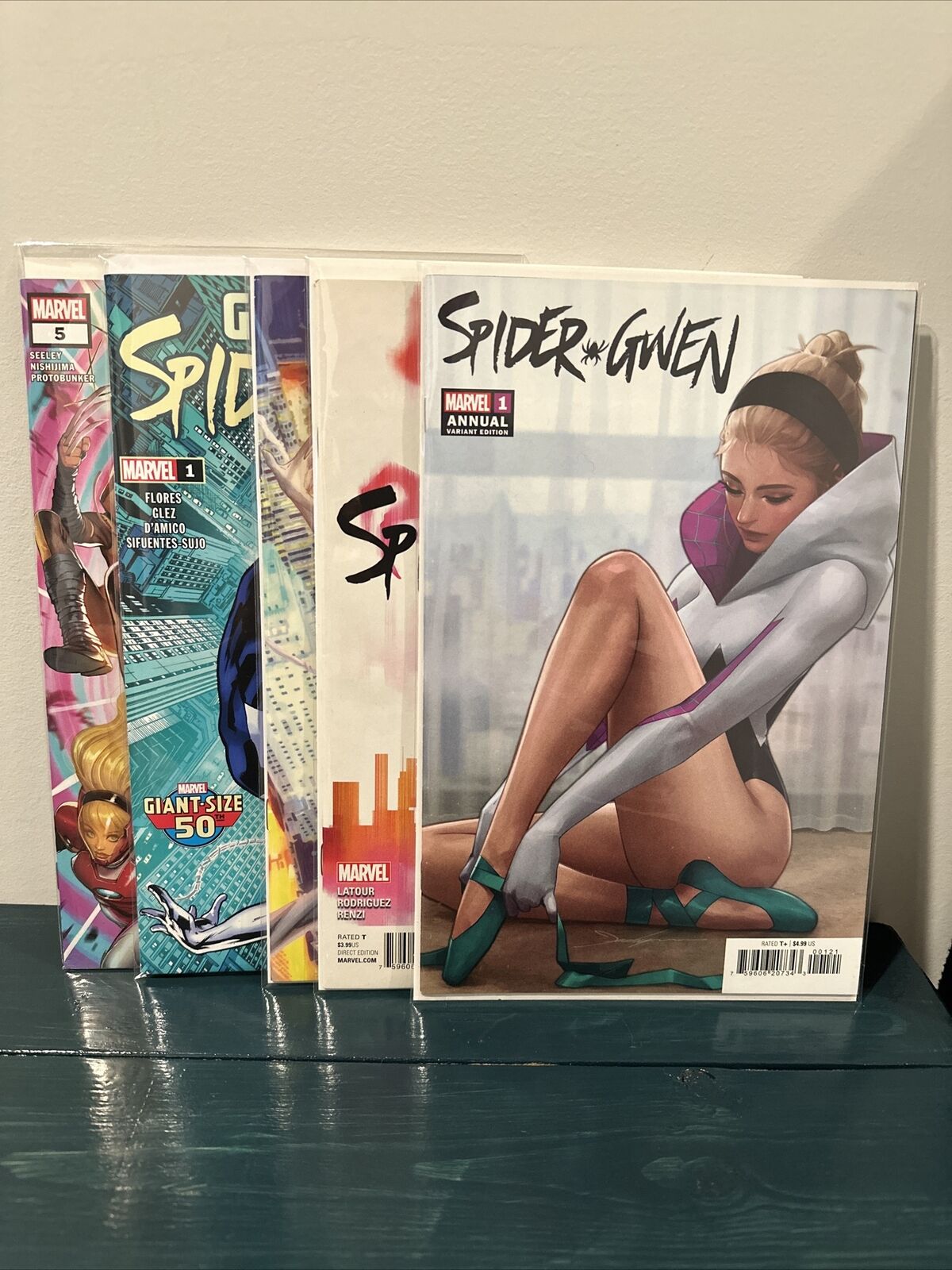Spider-Gwen 5 Book Lot 4 Great Condition, 1 Virgin With Damaged Corner See Pics