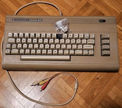 Commodore C64 ohne Netzteil, eine Taste ist lose liegt bei T33