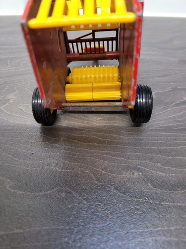 Vermeer Hay Baler TOY FIGURE Farmhand Red YELLOW 1981 Britain METAL VINTAGE RARE - Picture 12 of 23