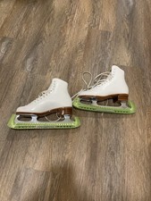 Riedell Ice Skates With Covers, Women  s Size 4.5