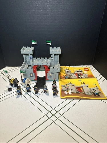 Vintage LEGO Set 6073 Knight's Castle 100% Complete w/ Instructions