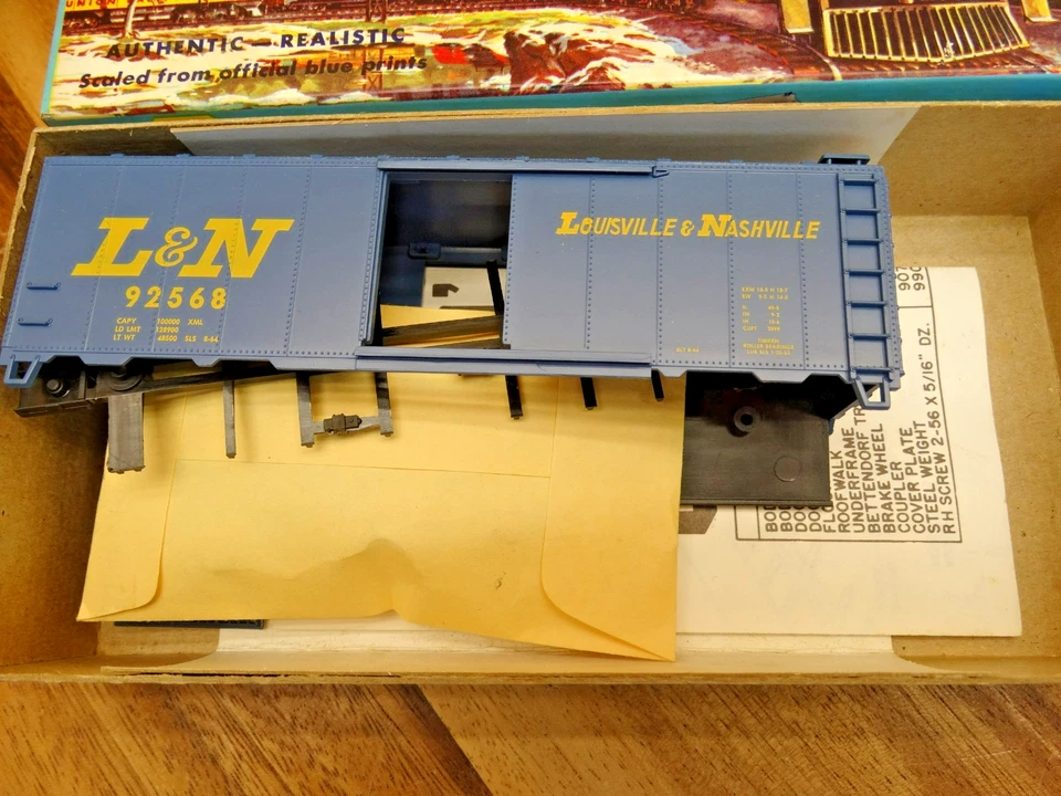 Athearn Bev-Bel HO Scale 40' Louisville & Nashville L&N 92568 Box Car Kit 1011 - Image 2 of 3