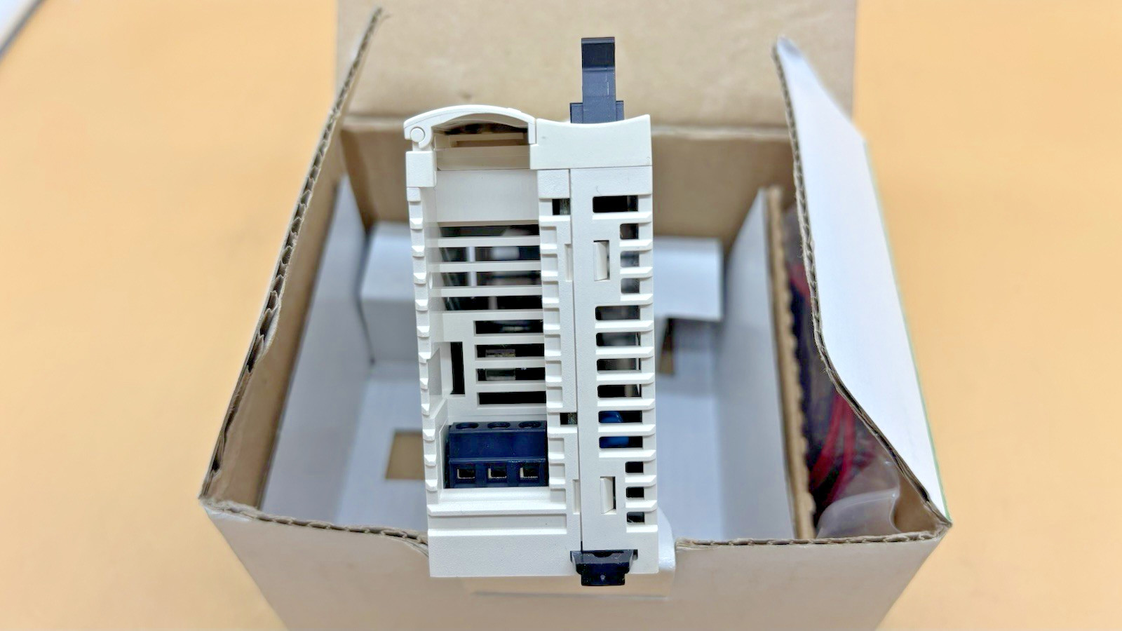 Automate programmable Twido TWDLMDA20DTK avec 12 entrees CC et sorties transistors - 3