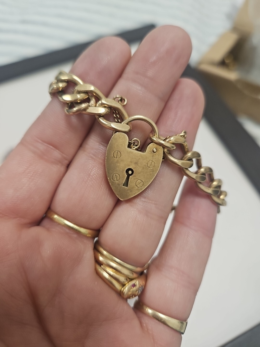 VINTAGE 9ct GOLD CHARM BRACELET  SOLID CURB LINKS WITH PADLOCK image 2