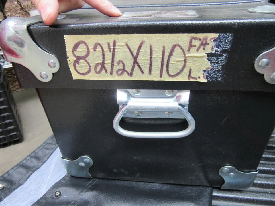 Draper Cinefold Video Projection Movie Screen 82.5" x 110"  w/ case - Image 4 of 4