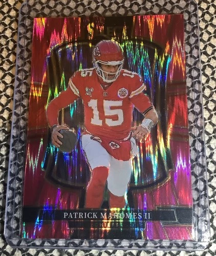 2025 SELECT FOOTBALL PATRICK MAHOMES II PREMIER LEVER PINK SHOCK PRIZM- CHIEFS