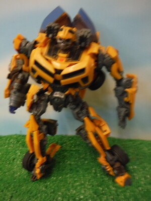 TRANSFORMERS ULTIMATE BUMBLEBEE 12'' FIGURE *READ* (FREE SHIPPING)