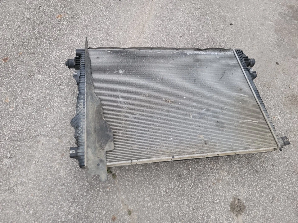 Cubierta del ventilador del radiador diésel 11-16 Ford F250 F350 F450 F550 Super Duty 6,7 OEM Foto 3 de 4