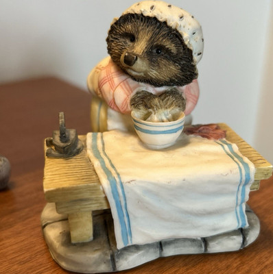 VTG Rare Border Fine Arts Beatrix Potter Mrs. Tiggy-Winkle Hedgehog Washing 